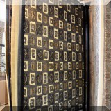 R09. Geometric design rug. Handcrafted in Nepal. 5'10” x 8'7”